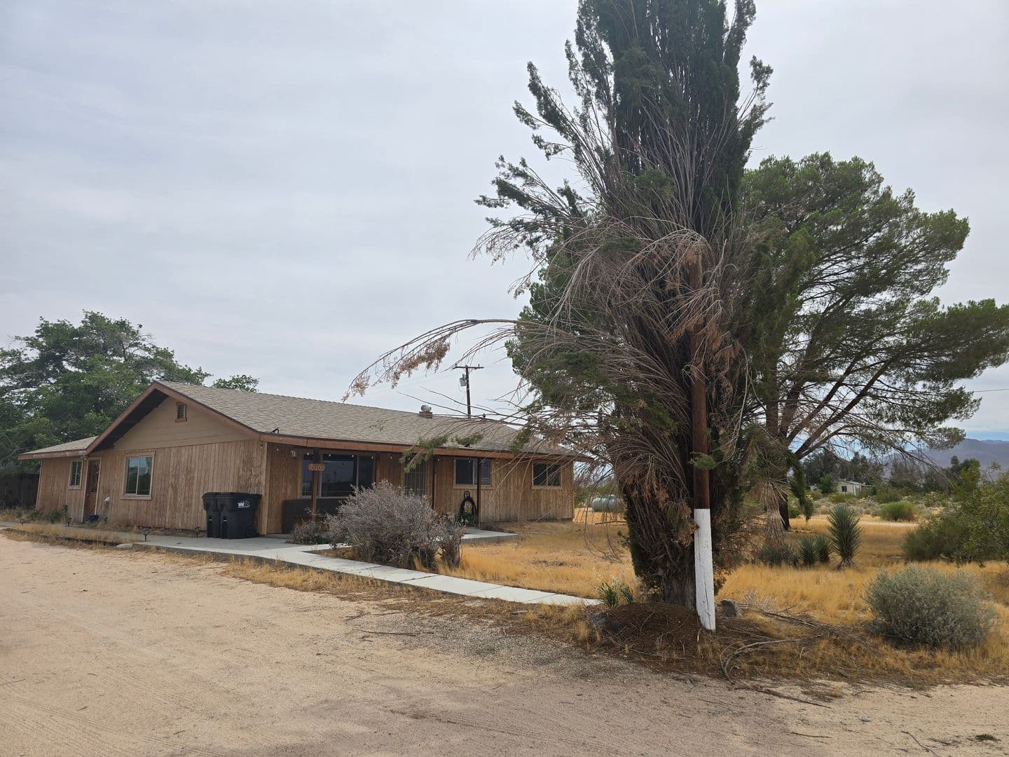 Ridgecrest Apartment: 5363 Weiman Ave