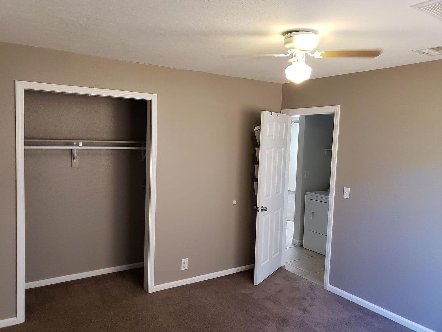 Ridgecrest Apartment: 424 W Robertson Rd