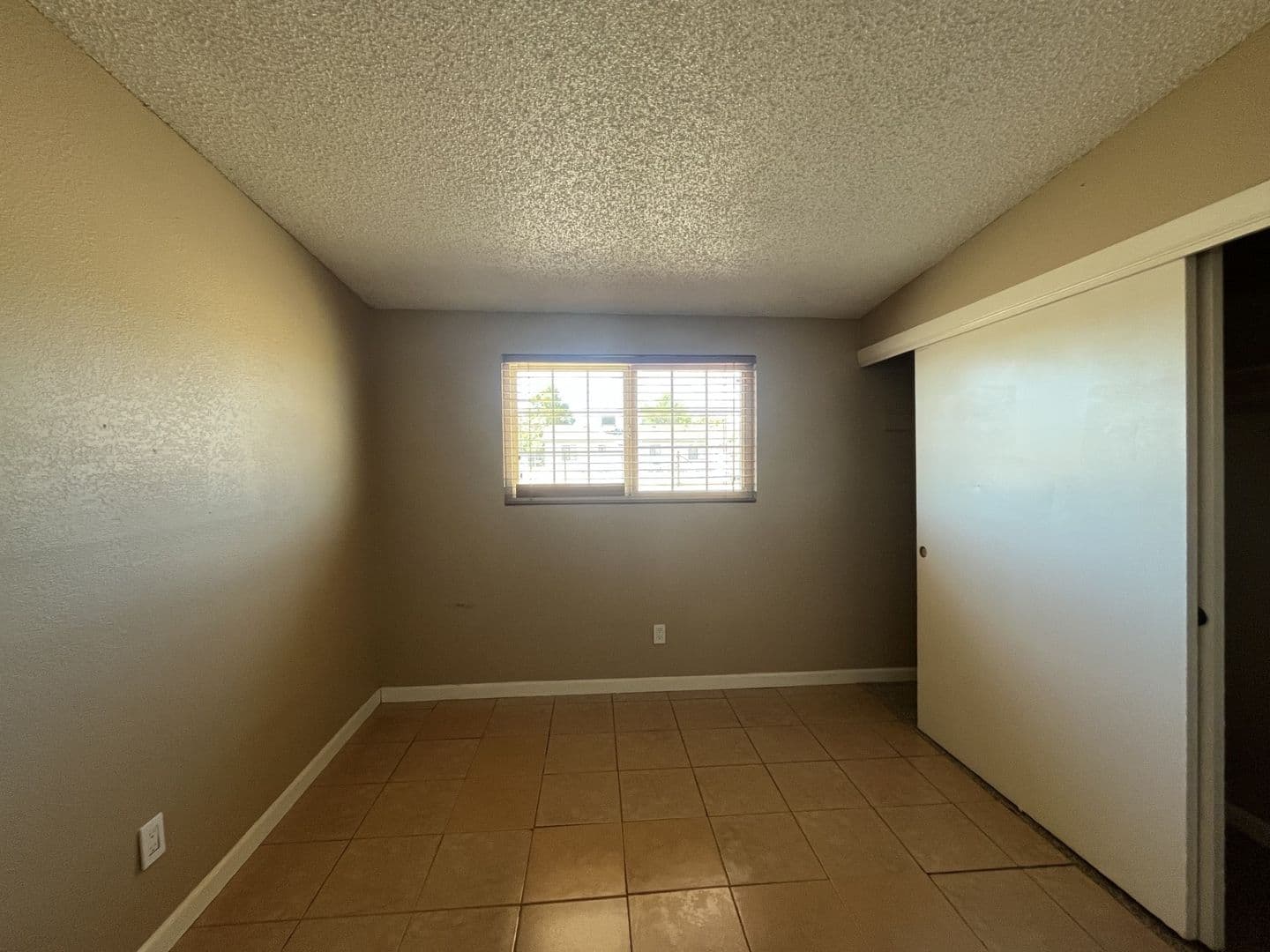 California City House: 8736 Aspen Ave