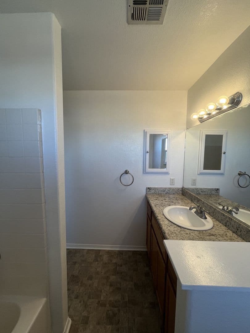 California City Apartment: 21412 Corwin St.