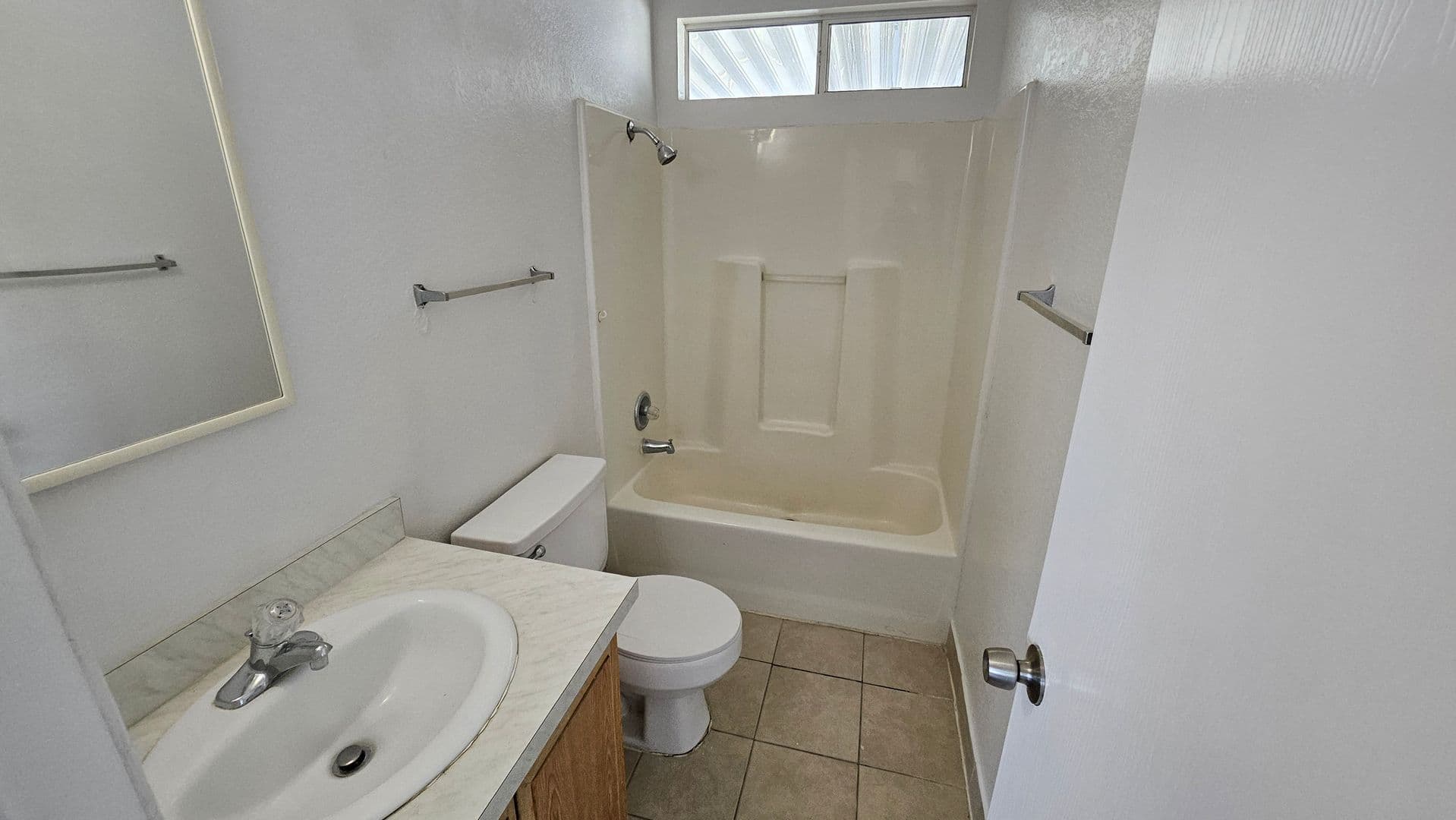California City House: 21761 Wisteria St