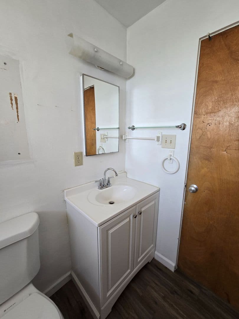Ridgecrest Apartment: 1300 E Church Ave