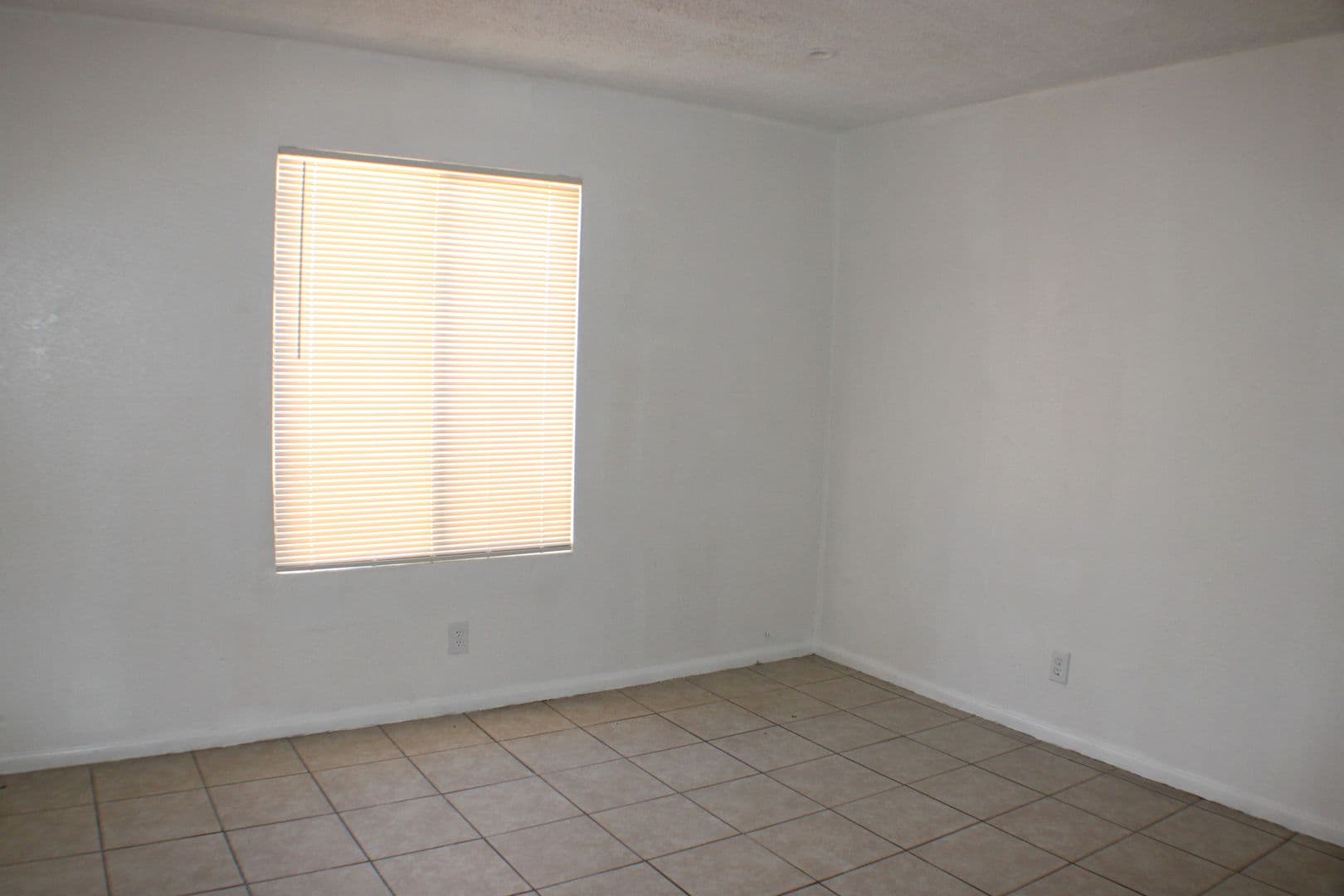 California City House: 9387 North Loop Blvd