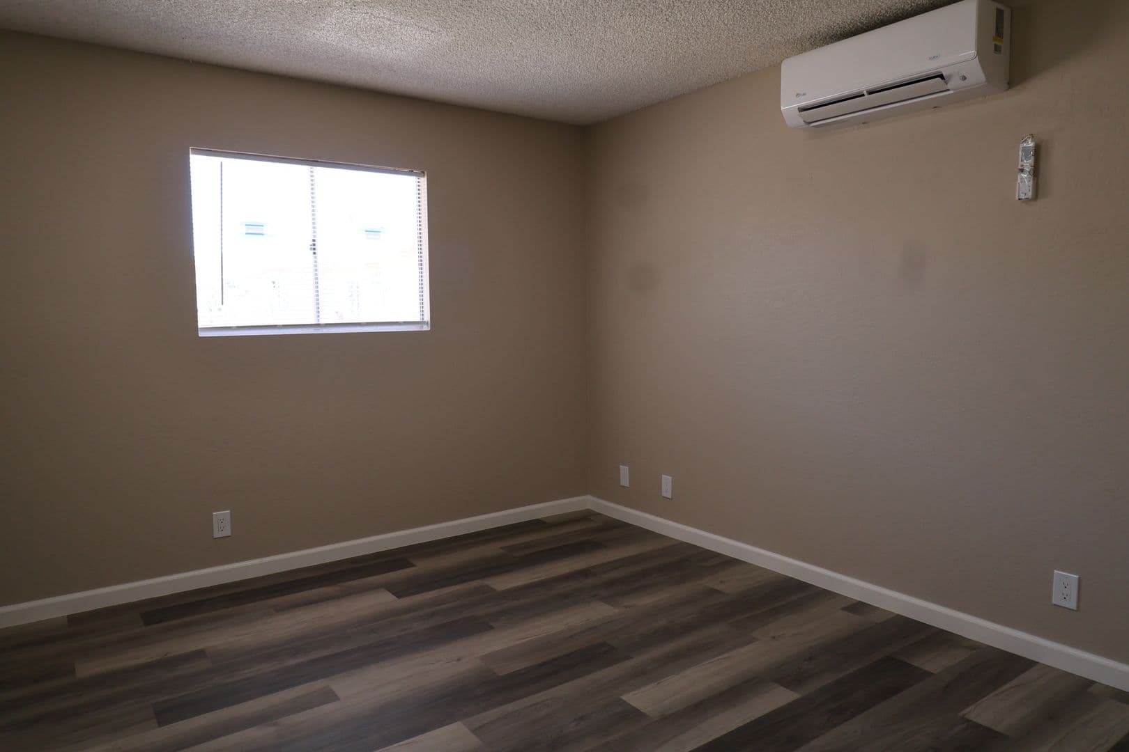 Ridgecrest Apartment: 430 W Moyer Ave