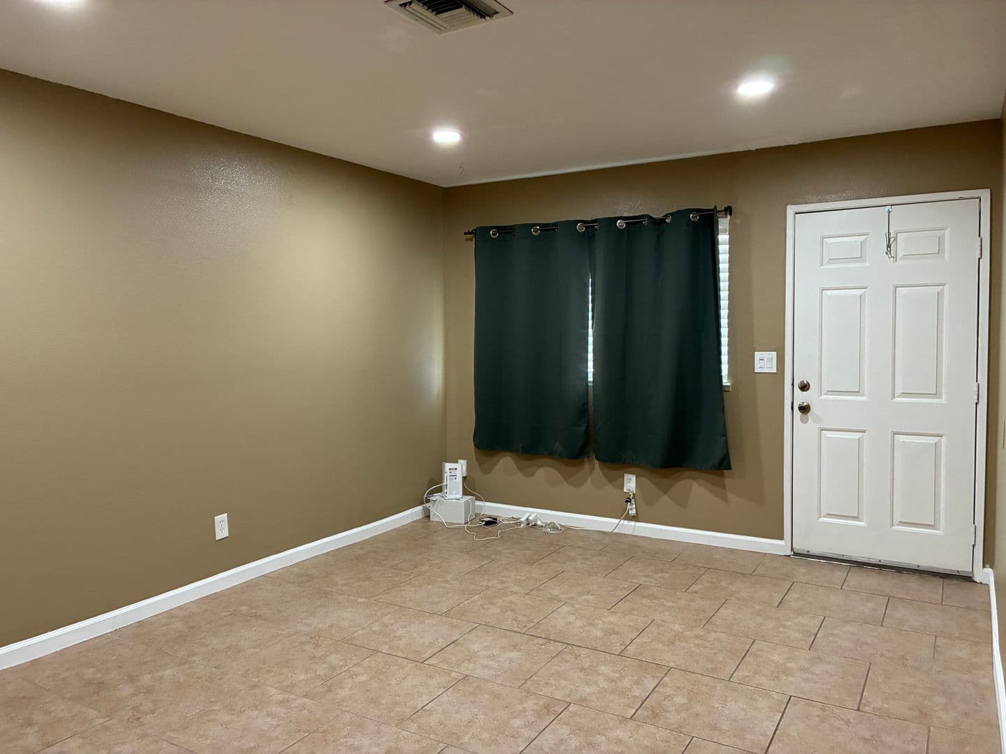 Ridgecrest Apartment: 125 Parkview Ave