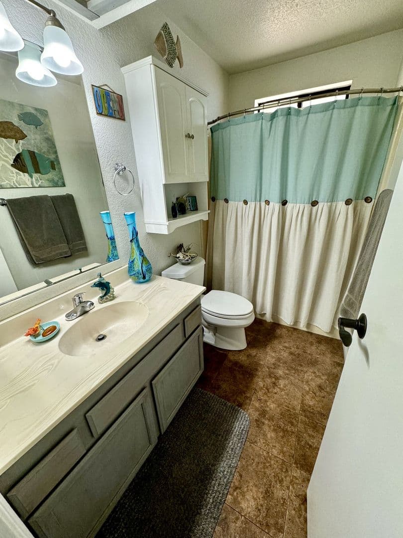 Tehachapi House: 17861 Tanforan Drive