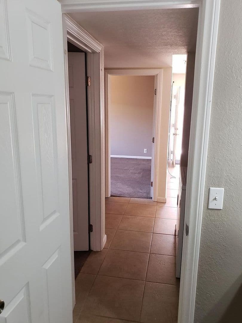 Ridgecrest Apartment: 424 W Robertson Rd