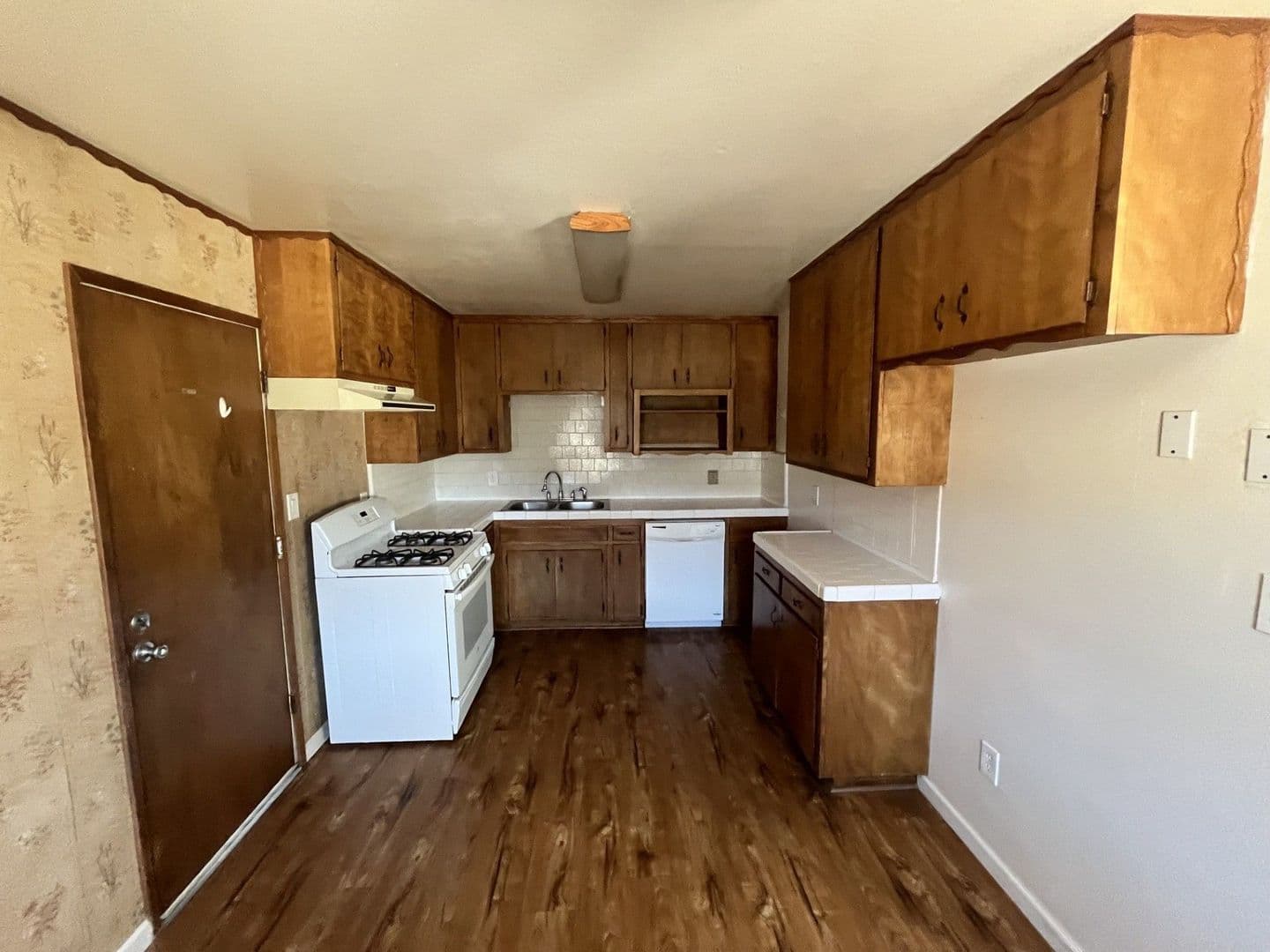 Tehachapi House: 209 Pine Court
