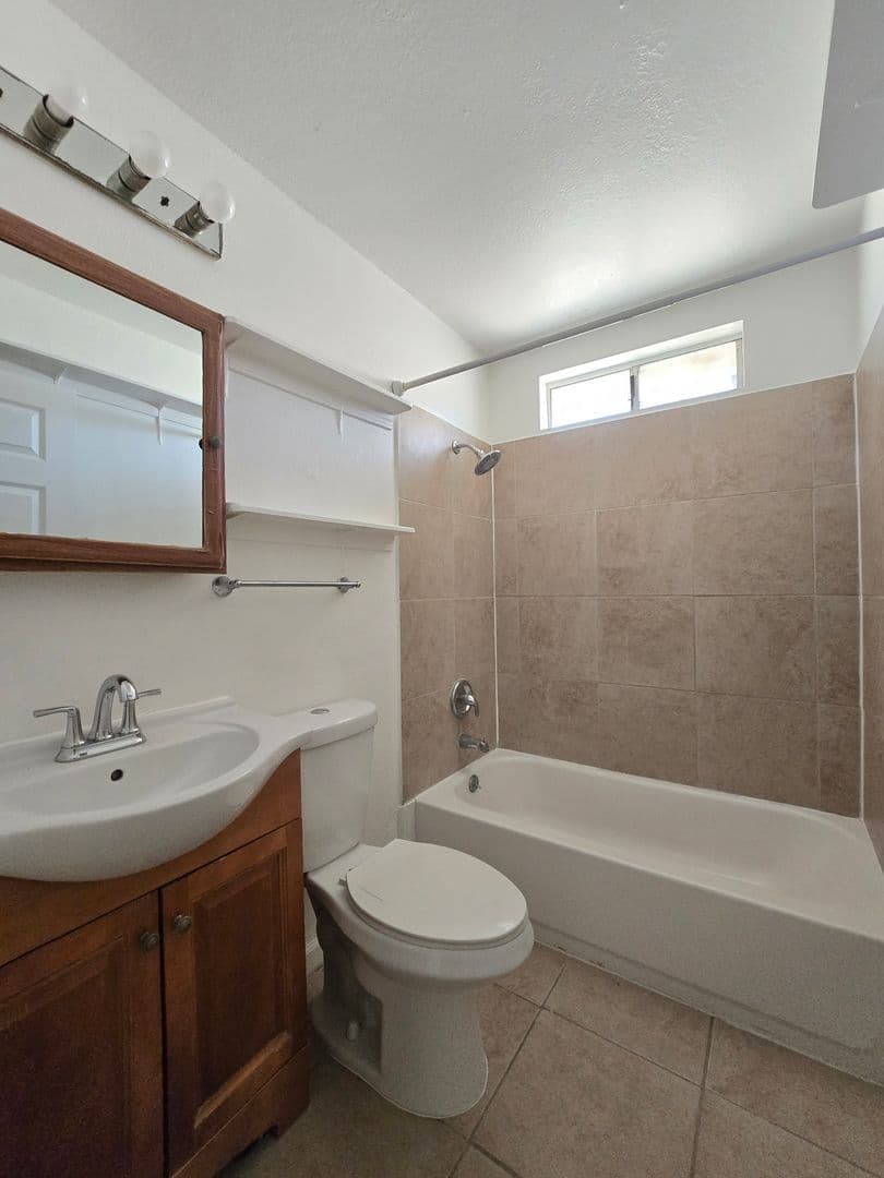 Ridgecrest Apartment: 740 Commercial Ave