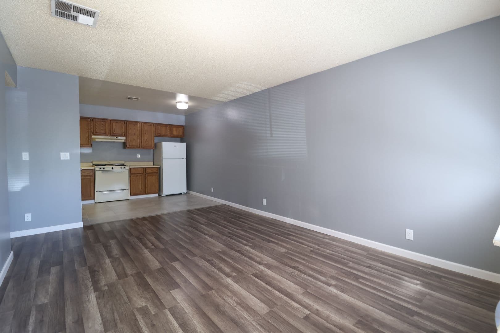 Ridgecrest Apartment: 405 Rick Ct
