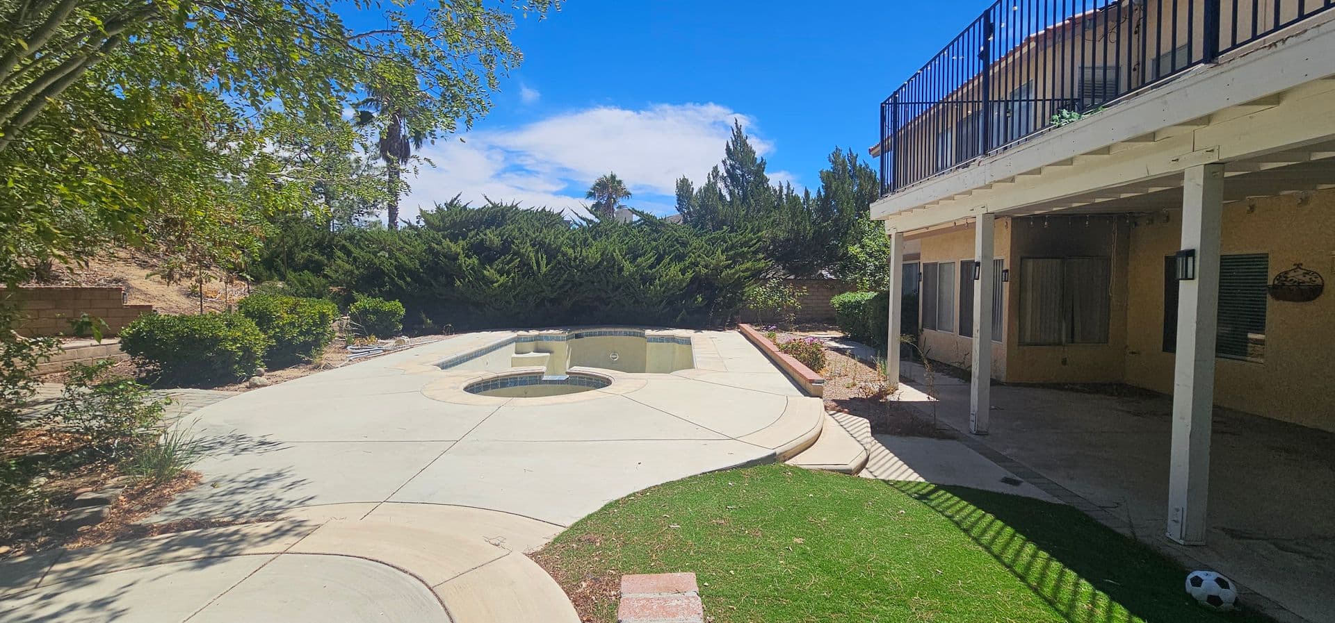 Palmdale House: 7229 Ojai Dr