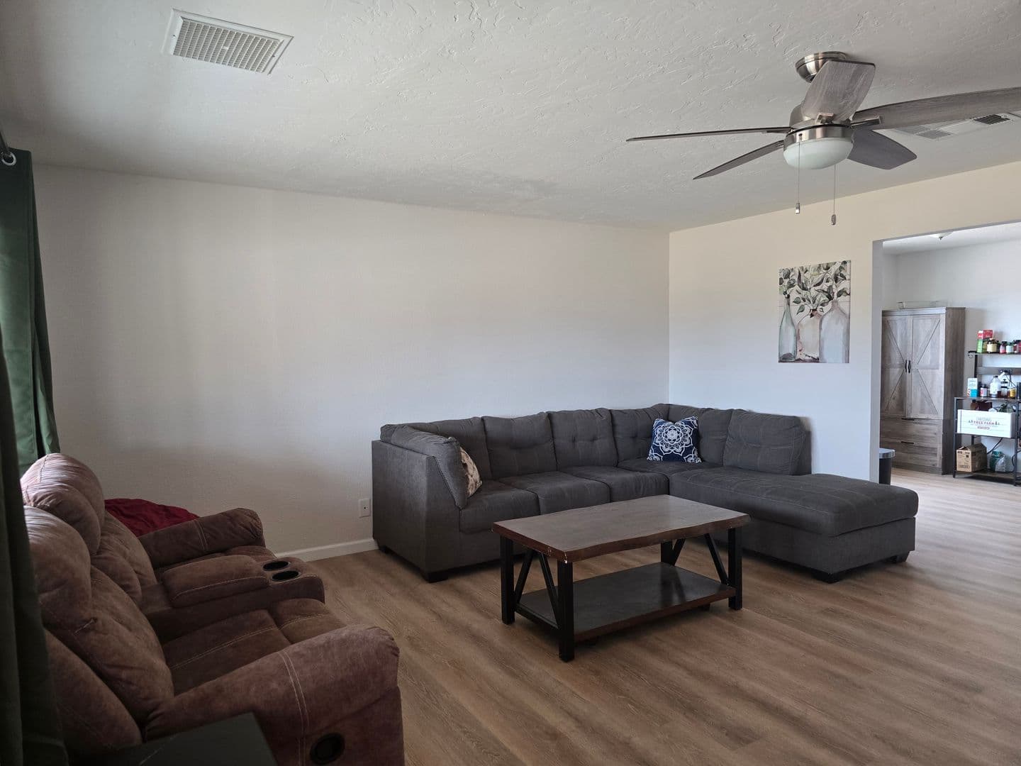 Ridgecrest Apartment: 5363 Weiman Ave