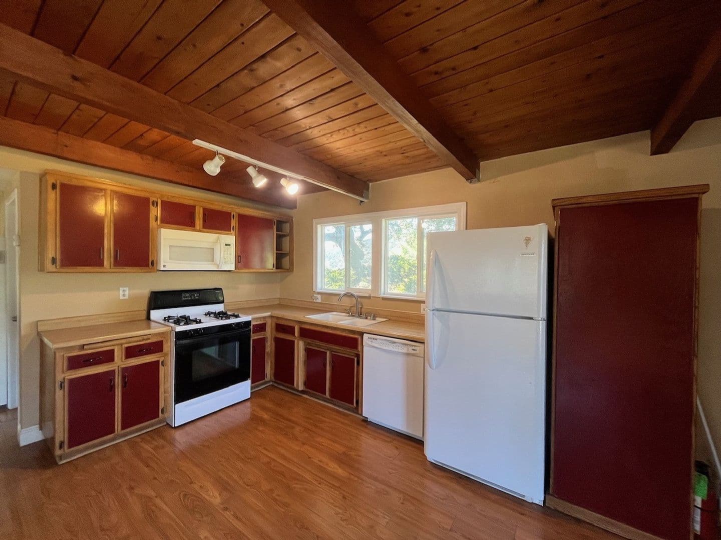 Tehachapi House: 26521 Brian Pl