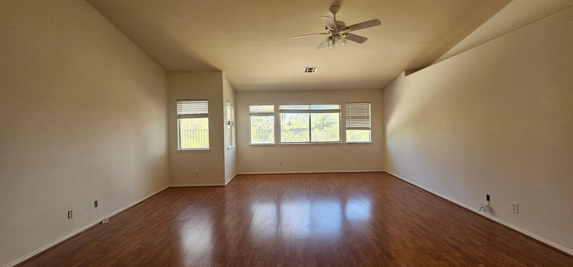 Palmdale House: 7229 Ojai Dr