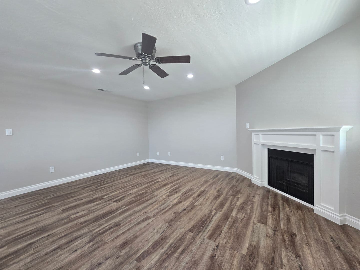 Ridgecrest Apartment: 809 Capehart Ct