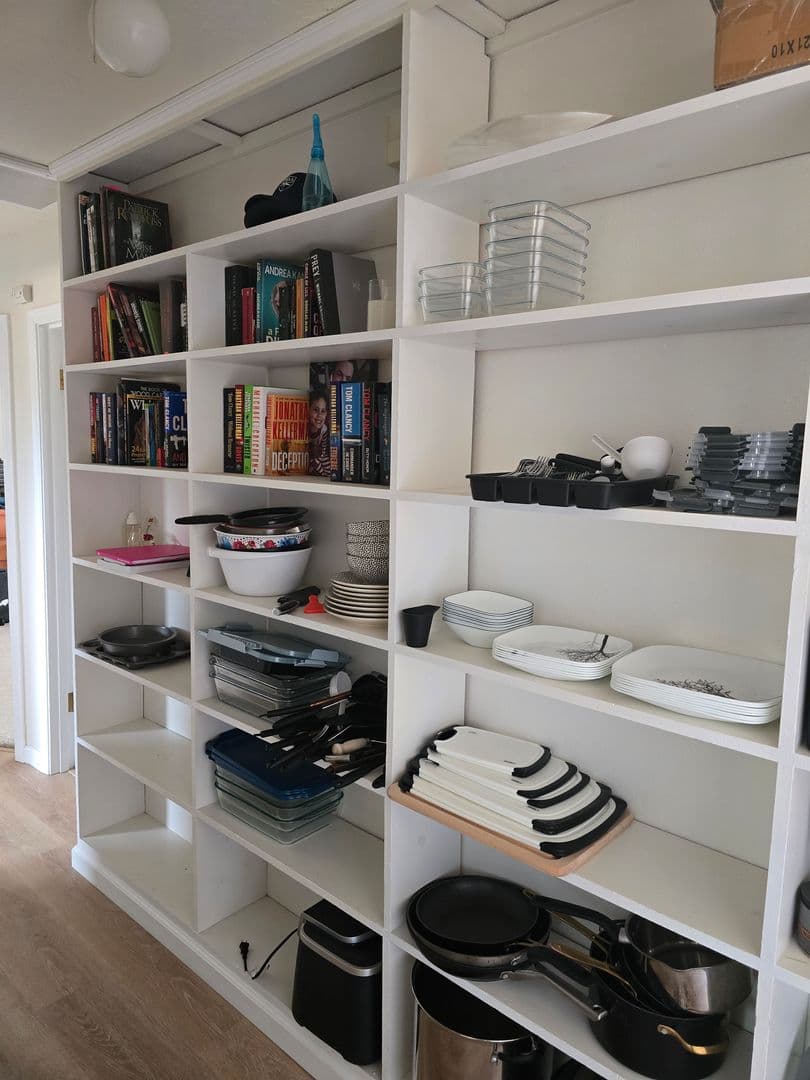 Ridgecrest Apartment: 5363 Weiman Ave