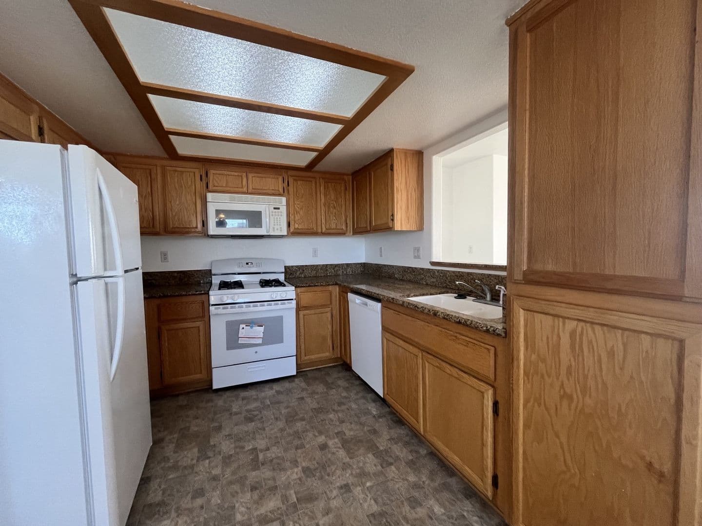California City Apartment: 21412 Corwin St.