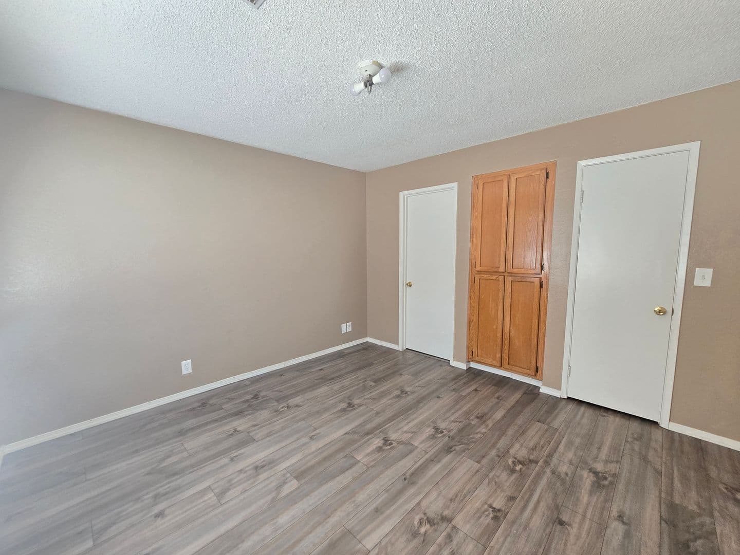 Ridgecrest Apartment: 413 S Sunset Ave