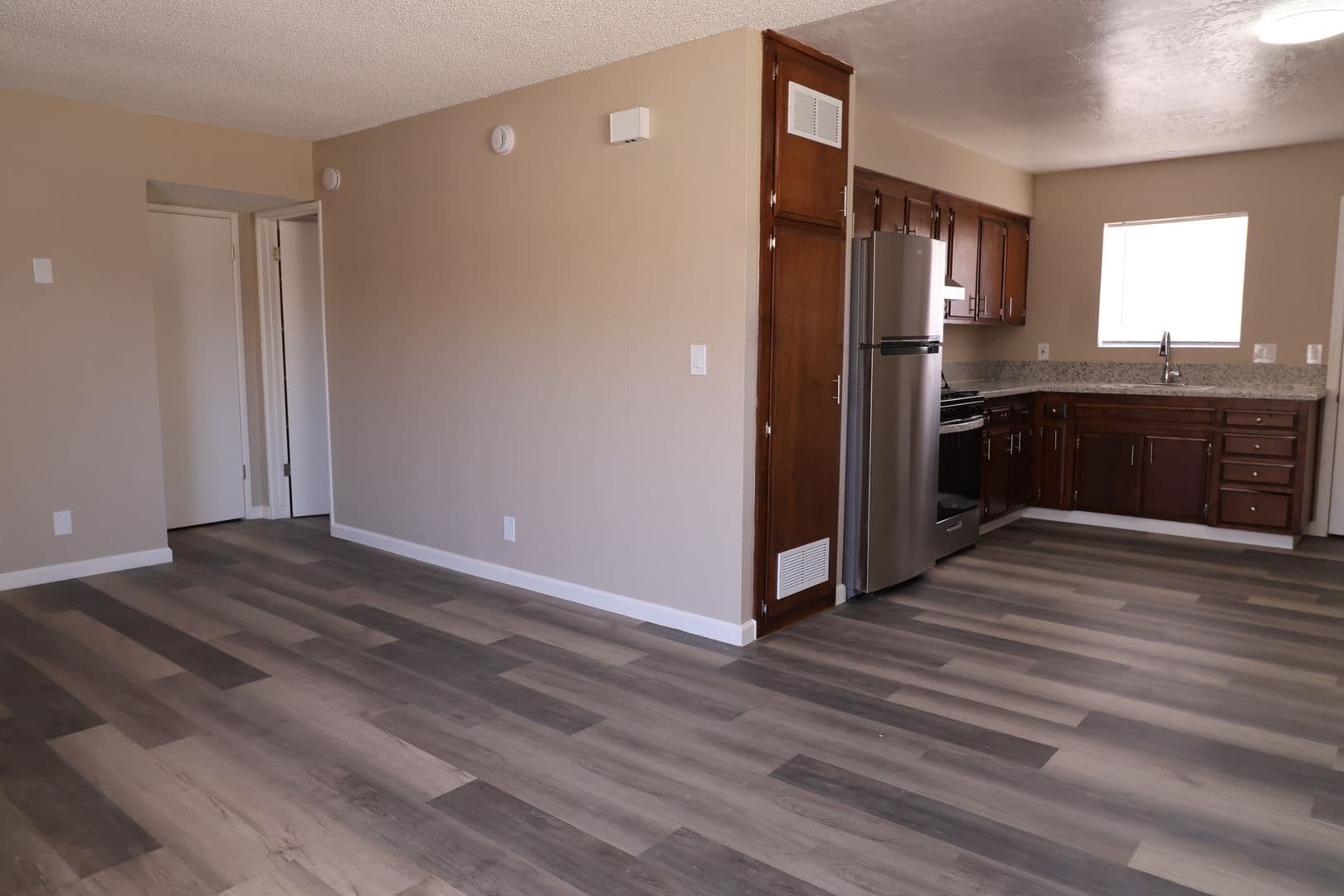 Ridgecrest Apartment: 430 W Moyer Ave