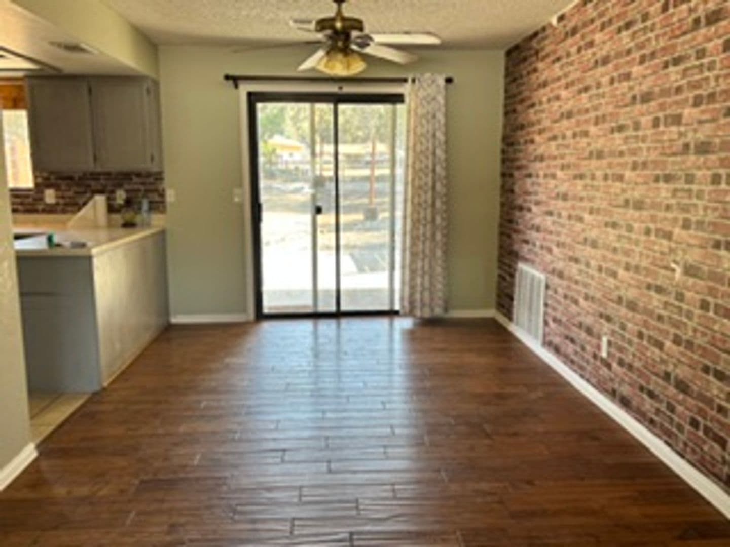 Tehachapi House: 17861 Tanforan Drive