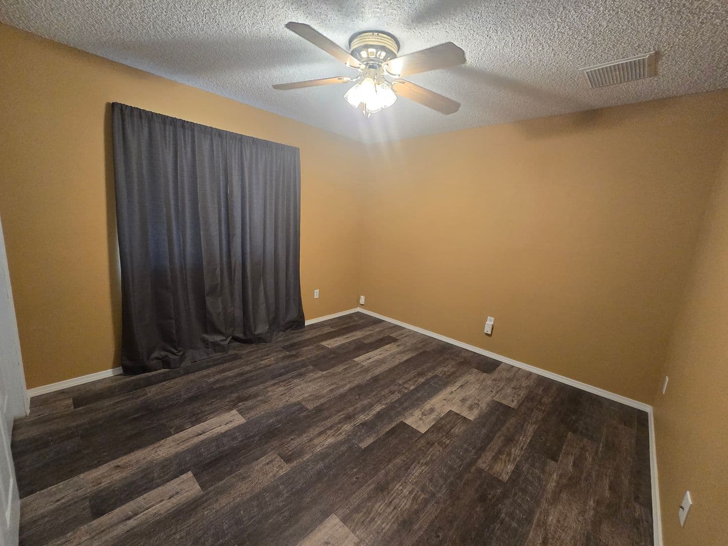 Ridgecrest House: 930 Conejo Ave
