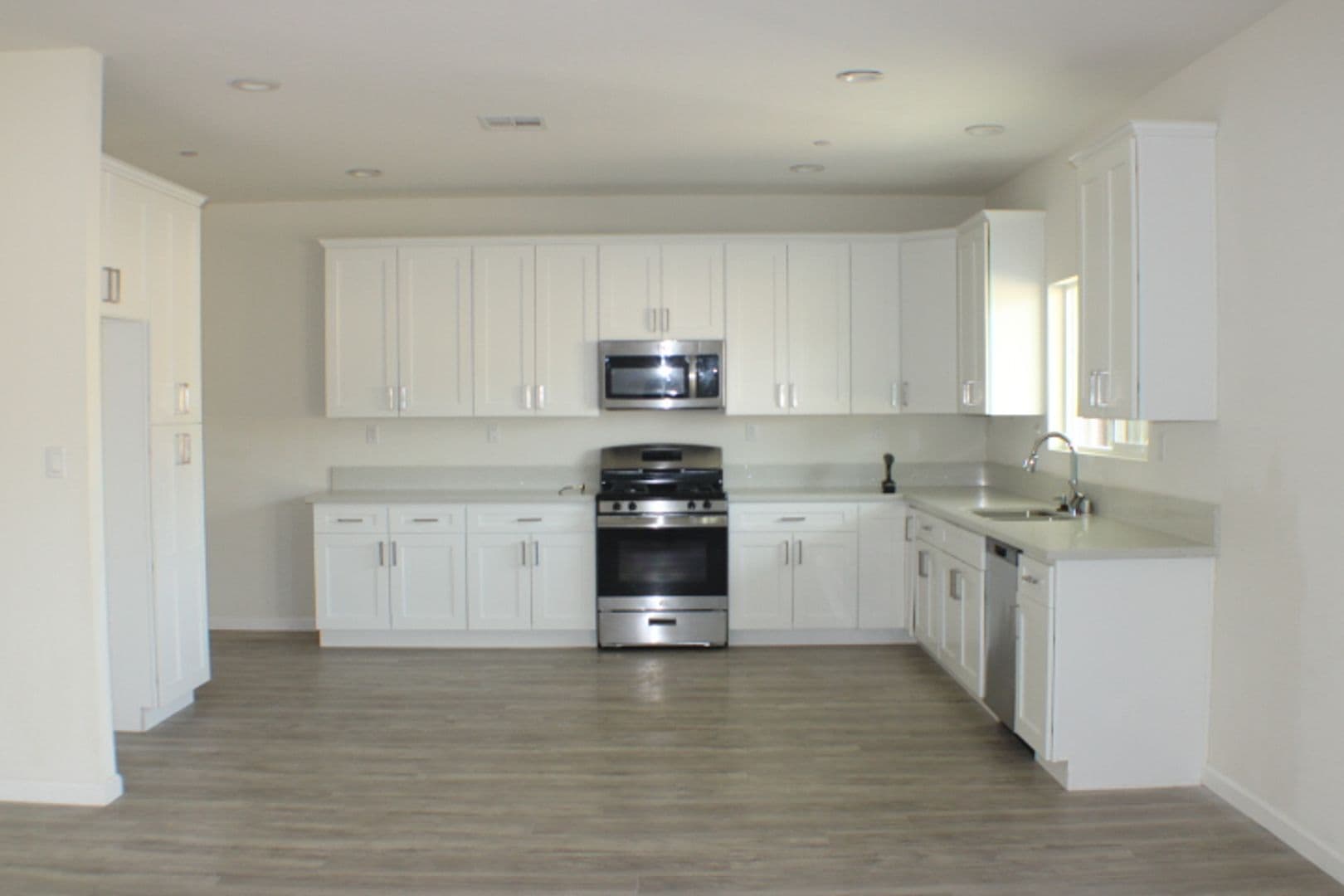 California City House: 7820 Bay Avenue