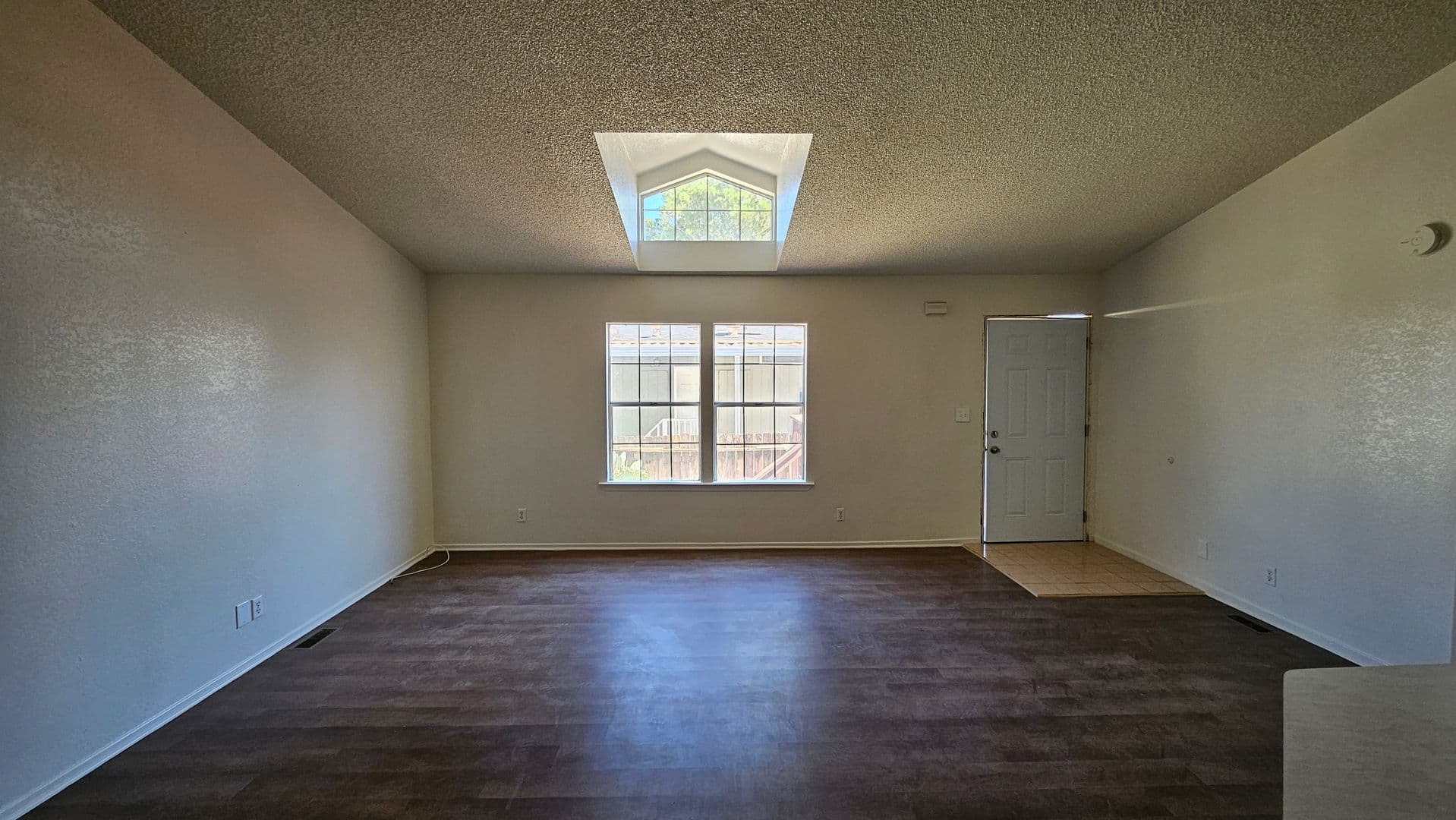 California City House: 21761 Wisteria St