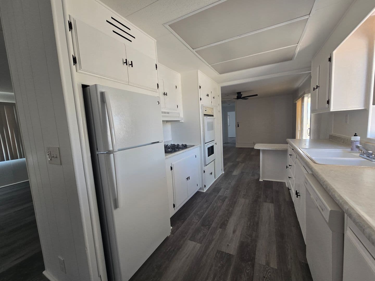 Ridgecrest Apartment: 1631 Chaparral Dr