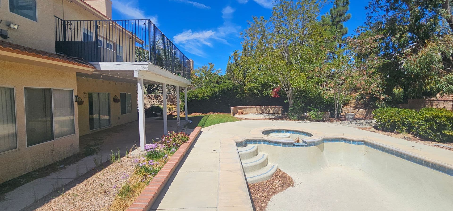 Palmdale House: 7229 Ojai Dr