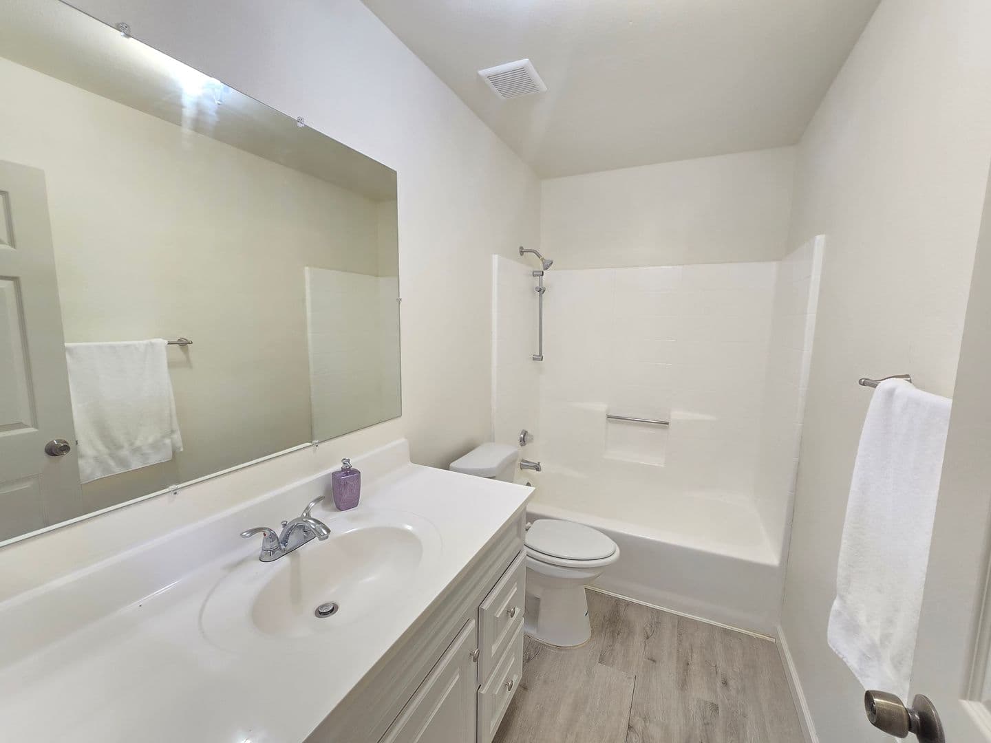 Ridgecrest House: 633 W Ward Ave