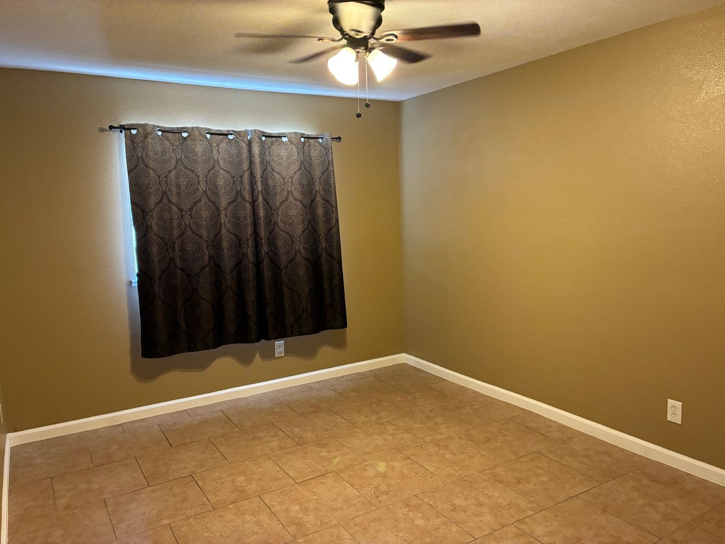 Ridgecrest Apartment: 125 Parkview Ave