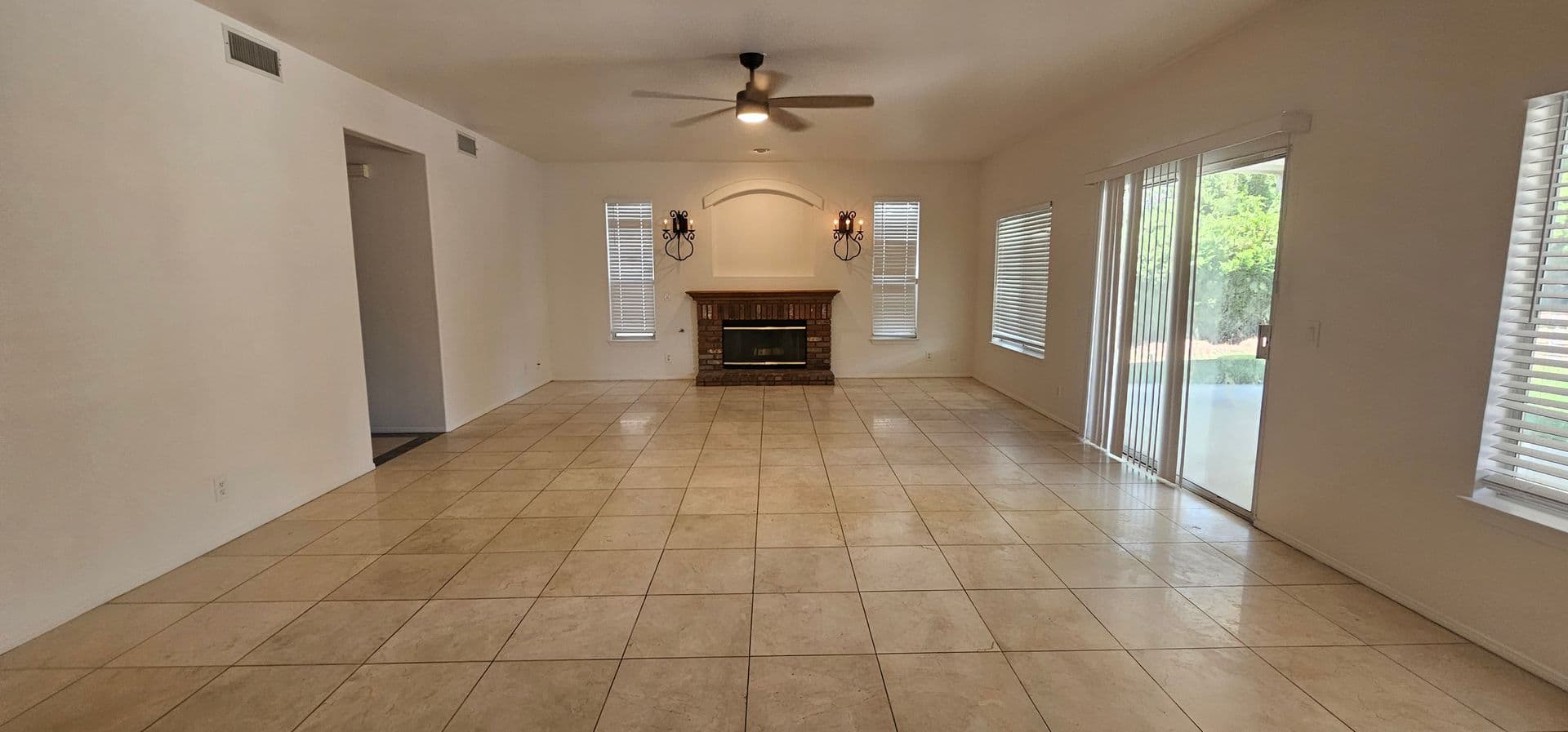 Palmdale House: 7229 Ojai Dr