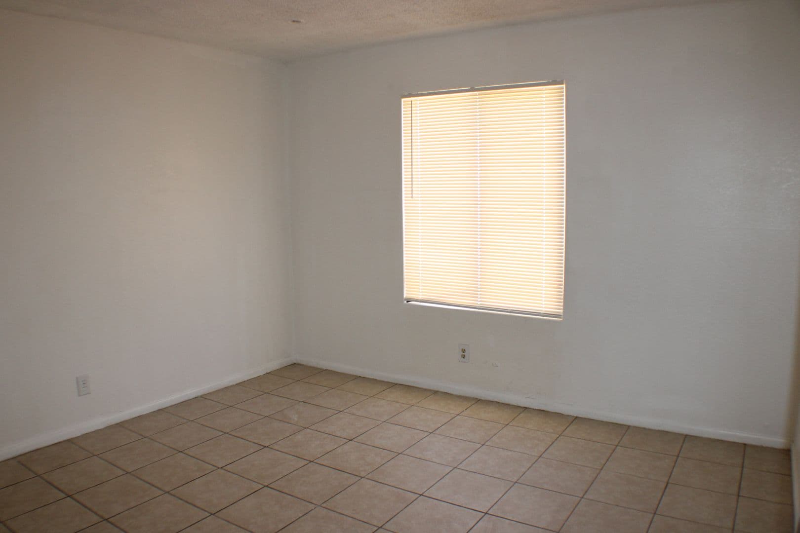 California City House: 9387 North Loop Blvd