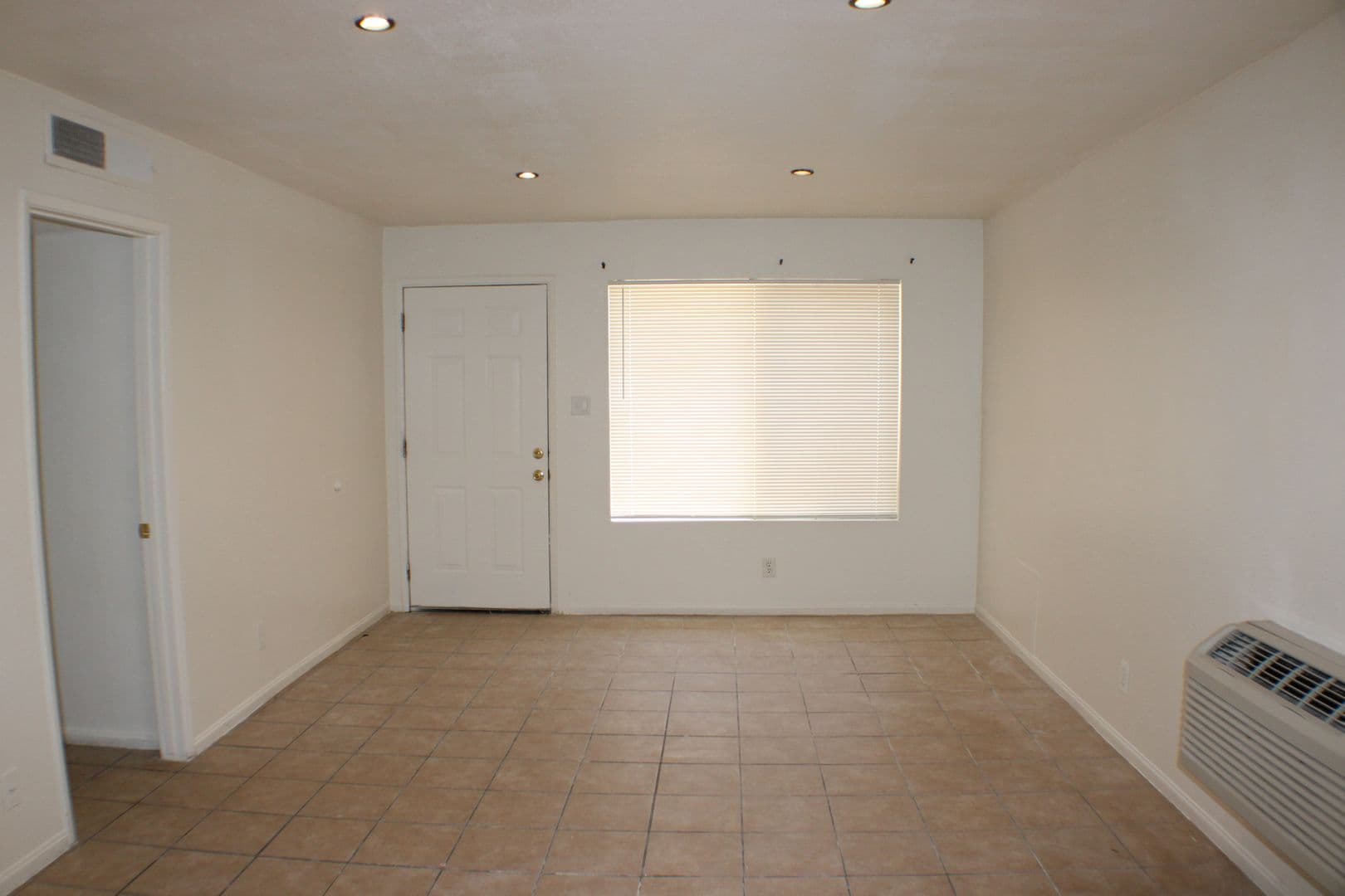California City House: 9387 North Loop Blvd