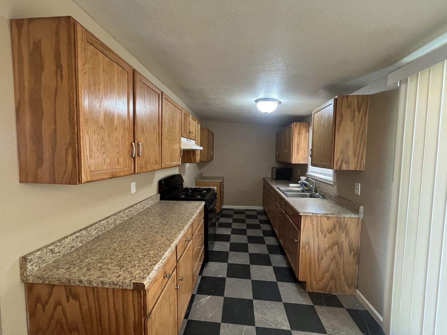 California City House: 8736 Aspen Ave
