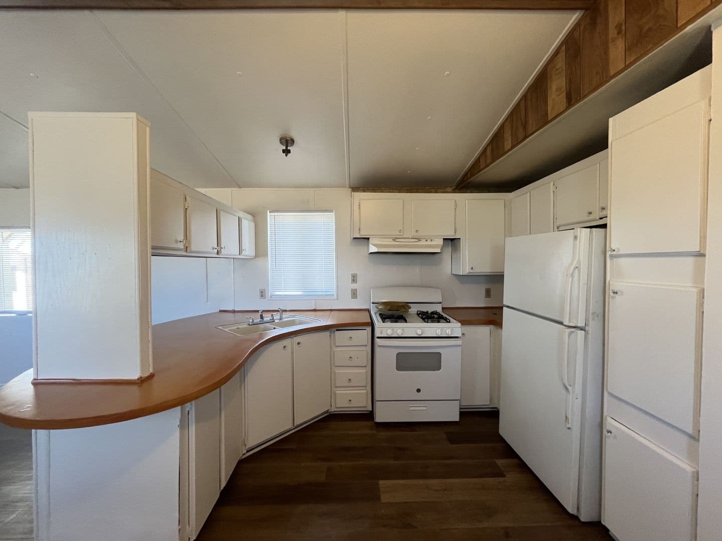 Mojave House: 10348 Lone Butte Rd