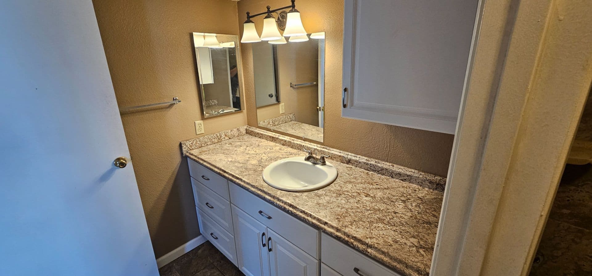 Ridgecrest Apartment: 726 N Sanders St
