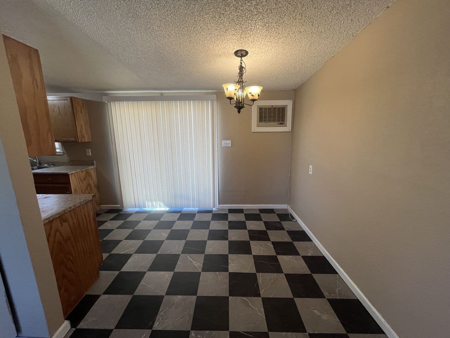 California City House: 8736 Aspen Ave