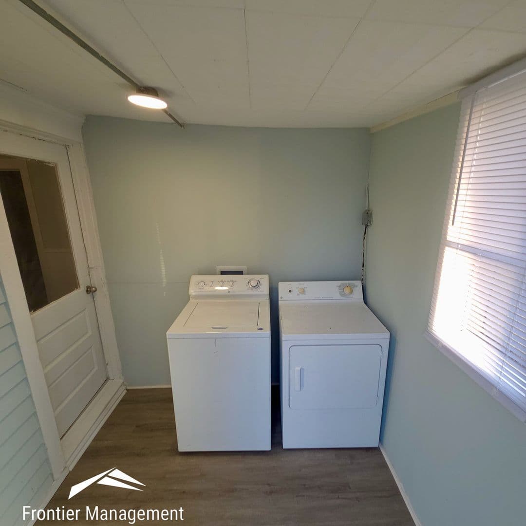 Clay Center Apartment: 724 Crawford
