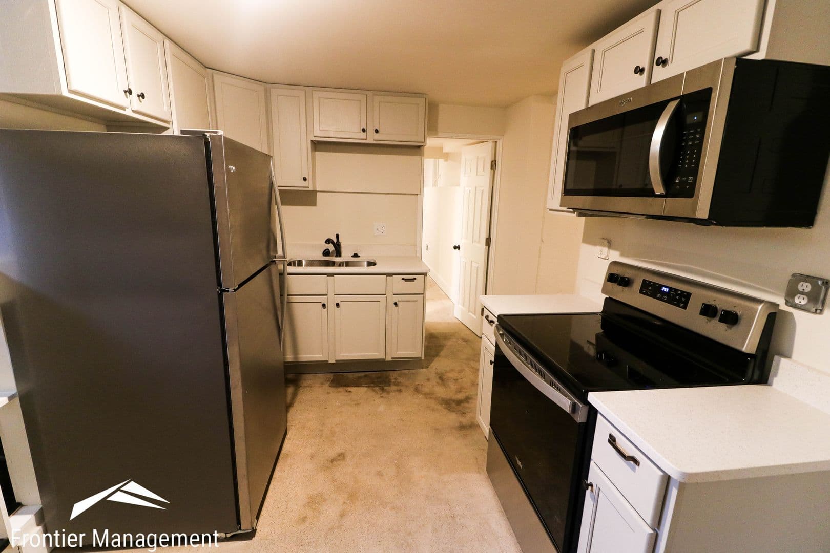 Manhattan Apartment: 1000 Leavenworth St.