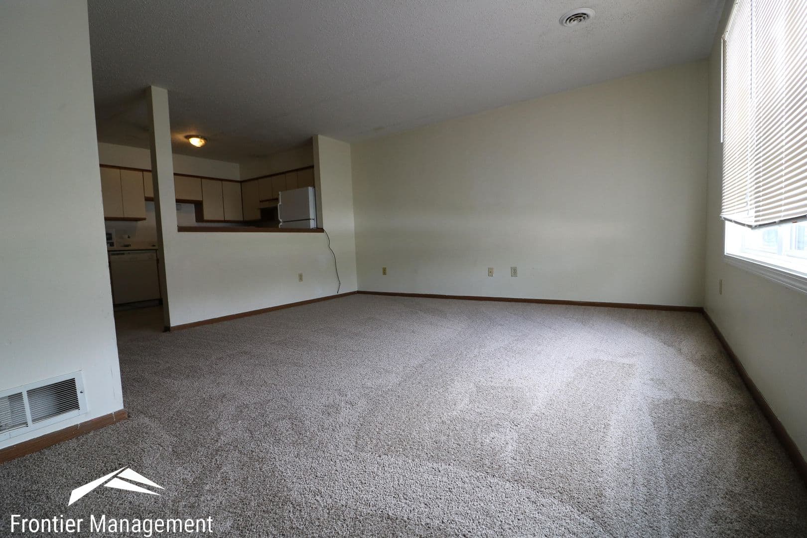 Manhattan House: 2528 Candlecrest Circle