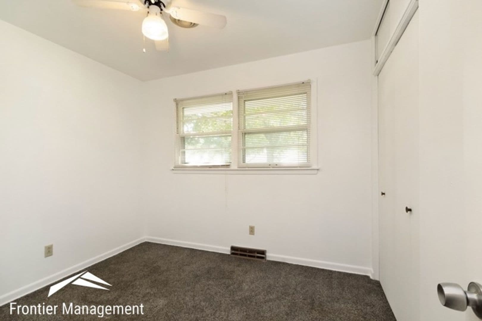 Manhattan House: 1733 Vaughn Dr