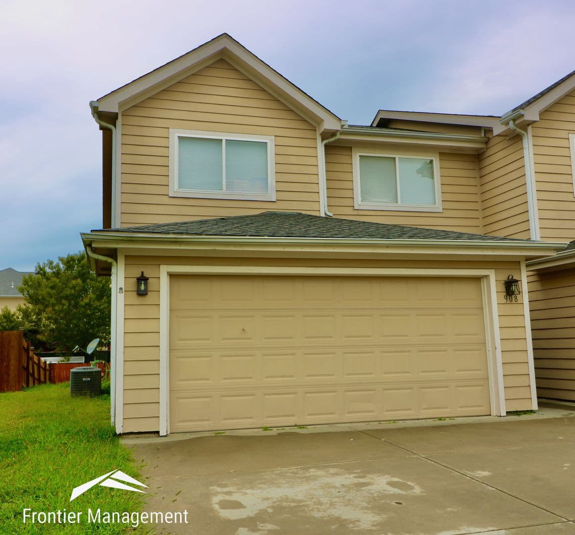 Junction City Apartment: 908-910 Jackalope