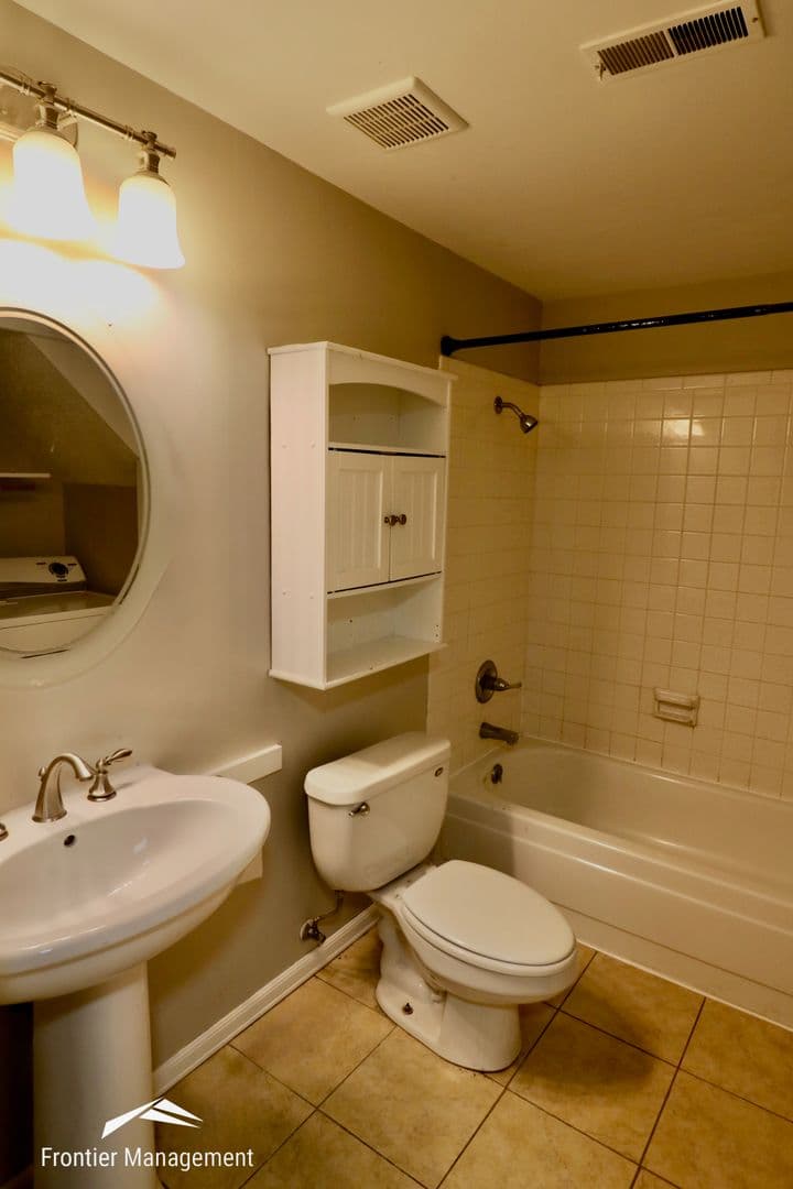 Manhattan House: 3211 Valleywood Drive
