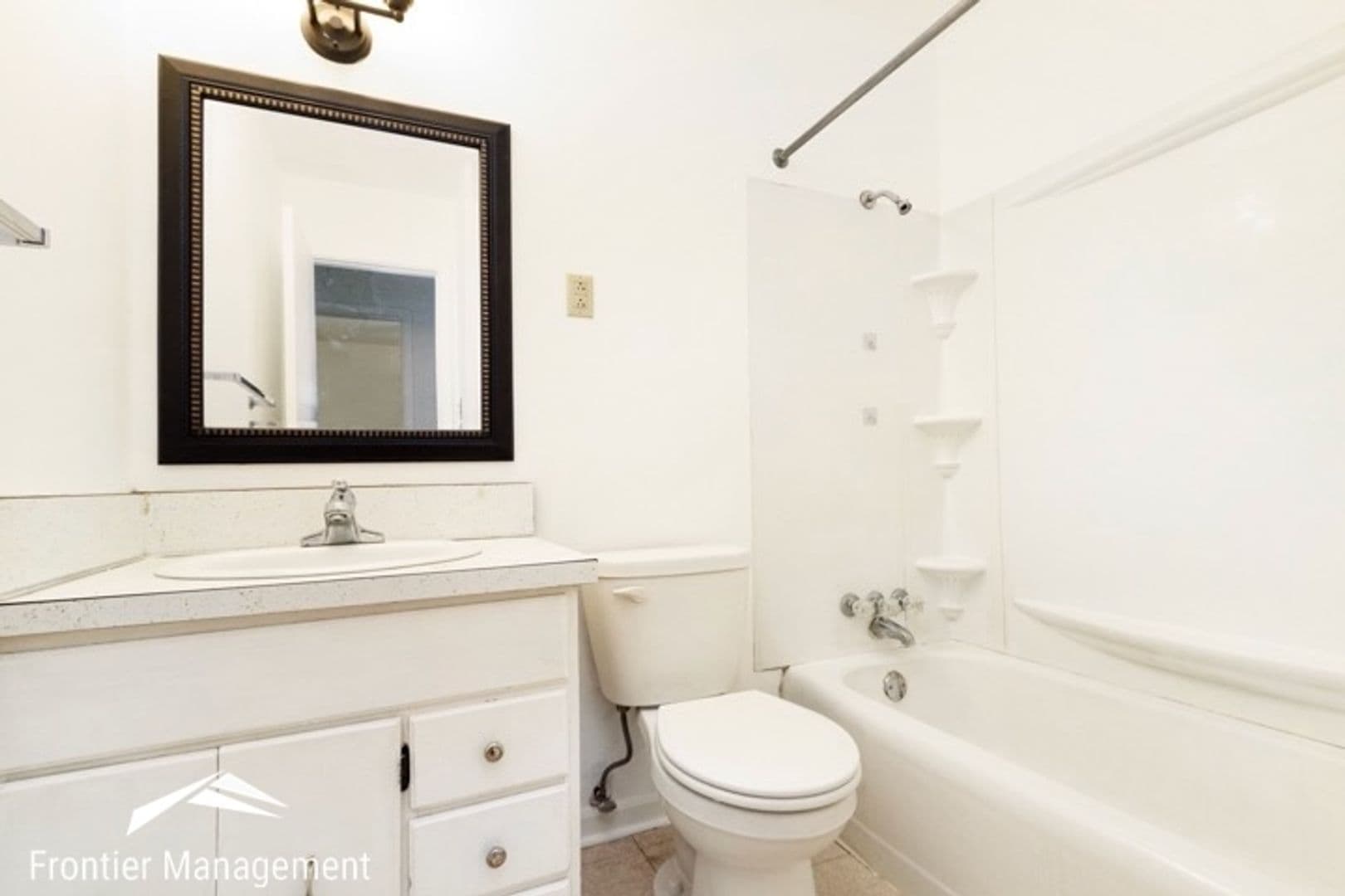 Manhattan House: 1733 Vaughn Dr