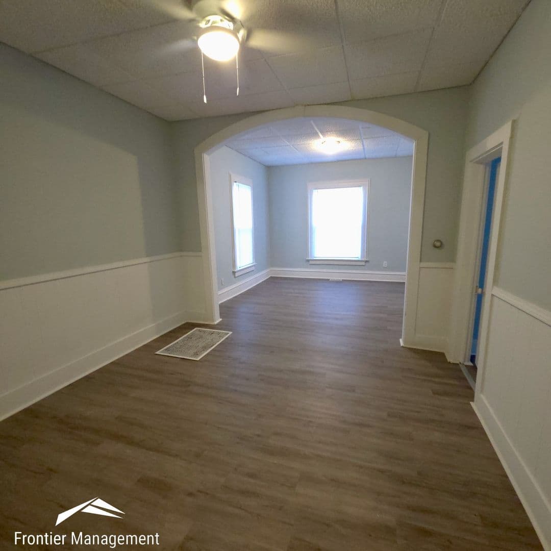Clay Center Apartment: 724 Crawford