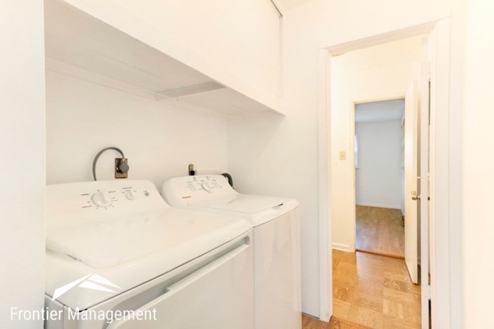 Manhattan House: 1733 Vaughn Dr