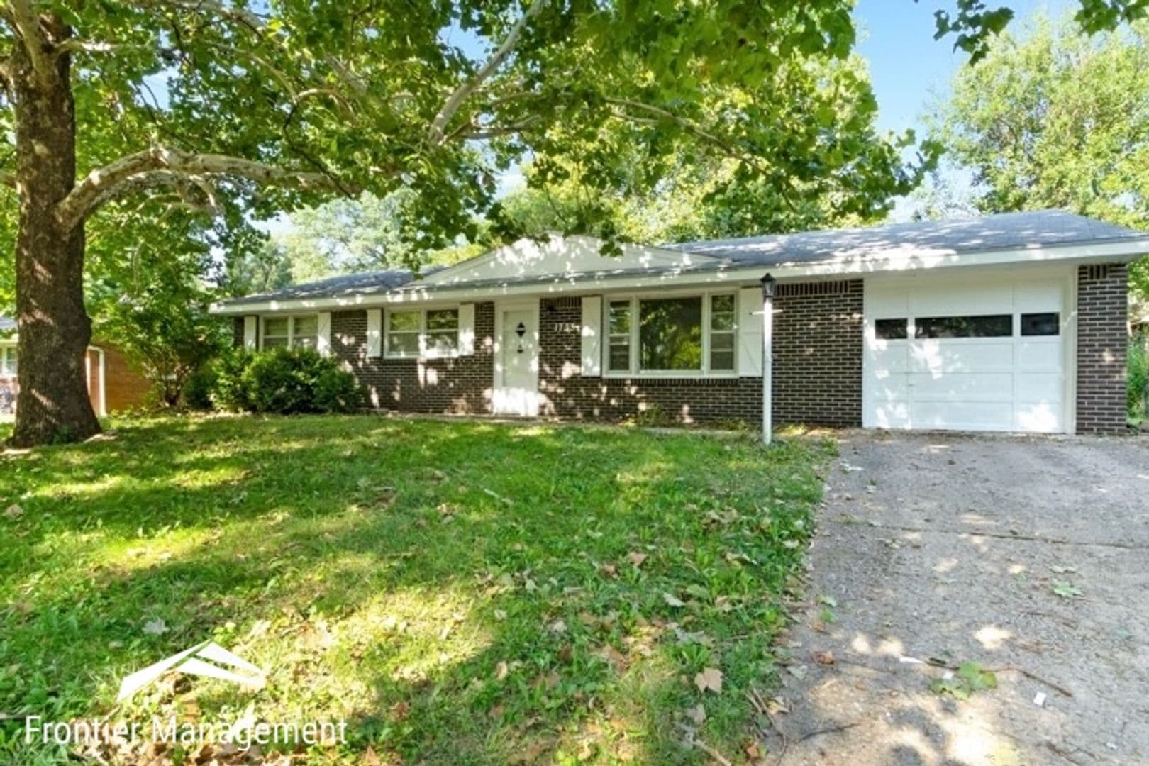 Manhattan House: 1733 Vaughn Dr