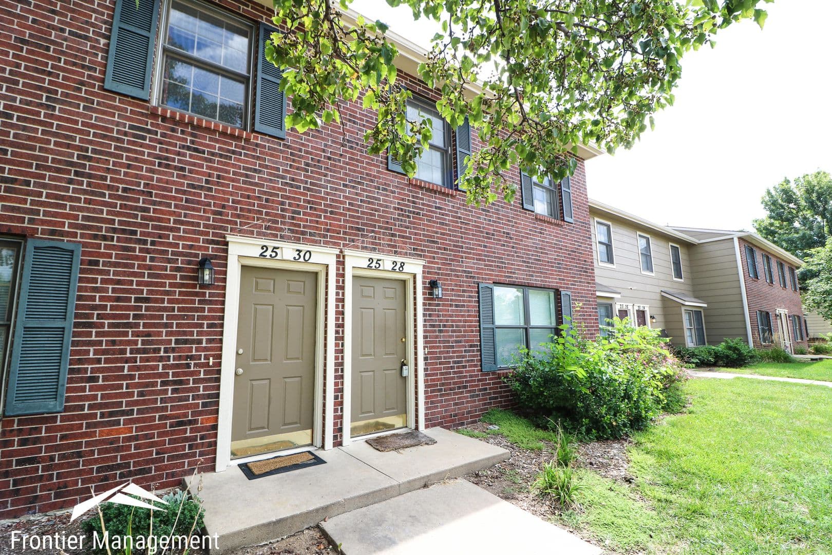 Manhattan House: 2528 Candlecrest Circle