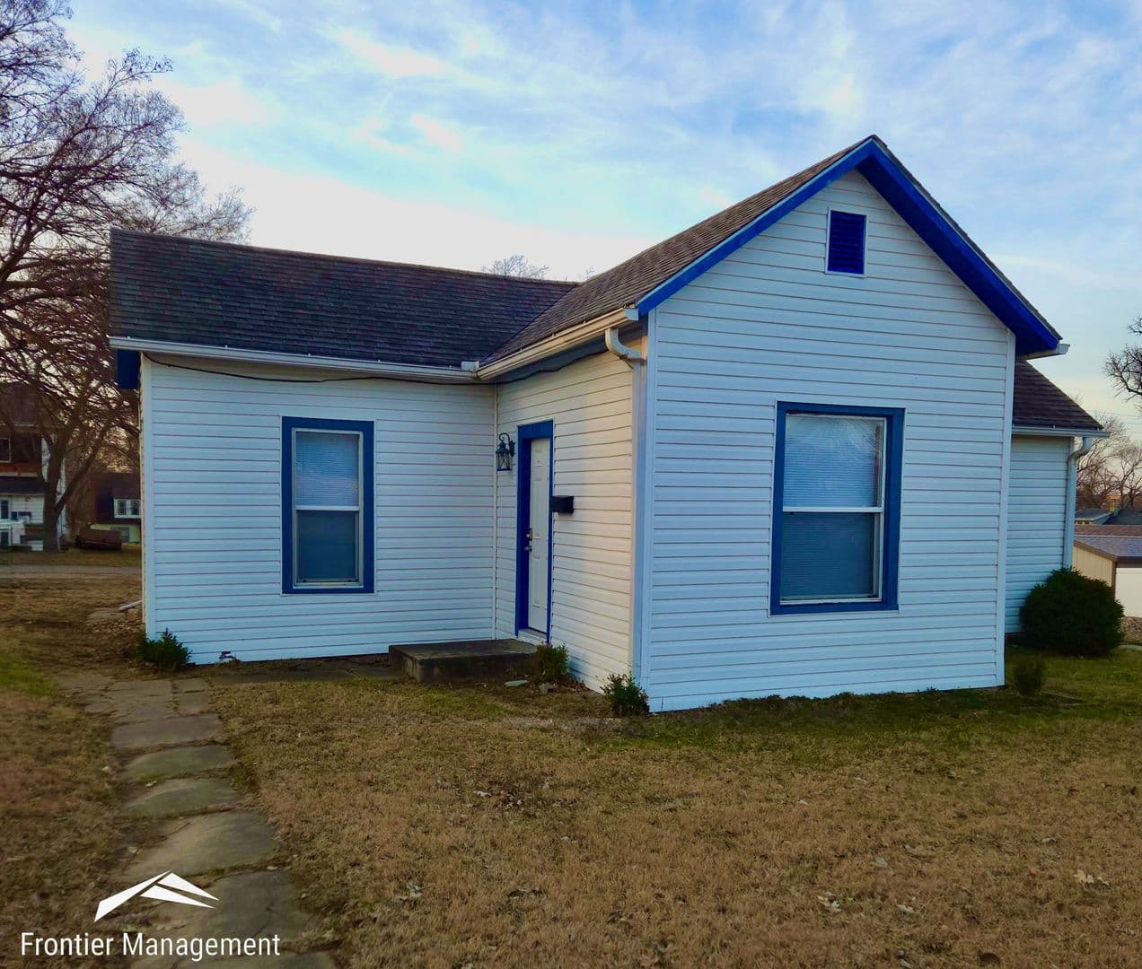 Clay Center Apartment: 724 Crawford